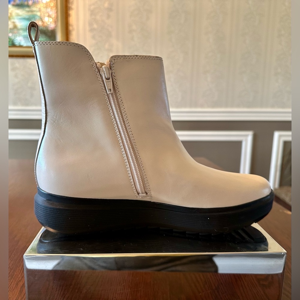 NWOT!🤩NATURALIZER!❄️Flat form/Ankle Boot/TALISE/Porcelain/Leather Zip/size-8.5 - Picture 5 of 16